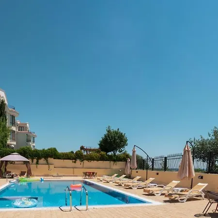 アパート Horizon 33 'б' *