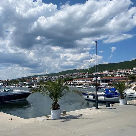 アパート Horizon 33 'б' *